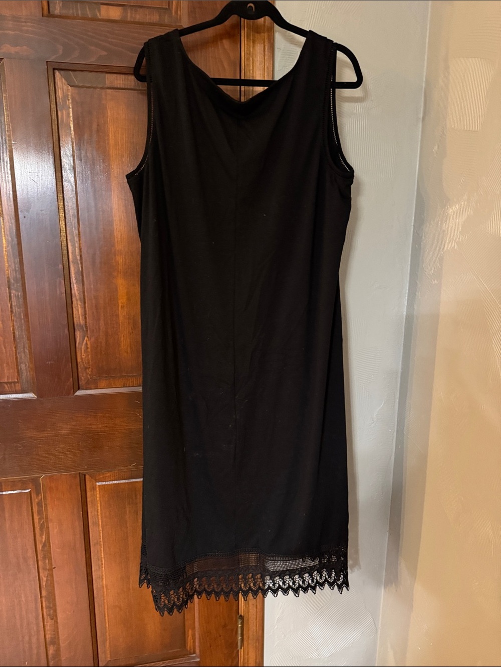 Nina Leonard Black Sleeveless Shift Dress with Lace Trim - Picture 3 of 4
